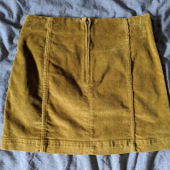 π NWOT Corduroy Mustard Yellow Mini Skirt π - Picture 4 of 6